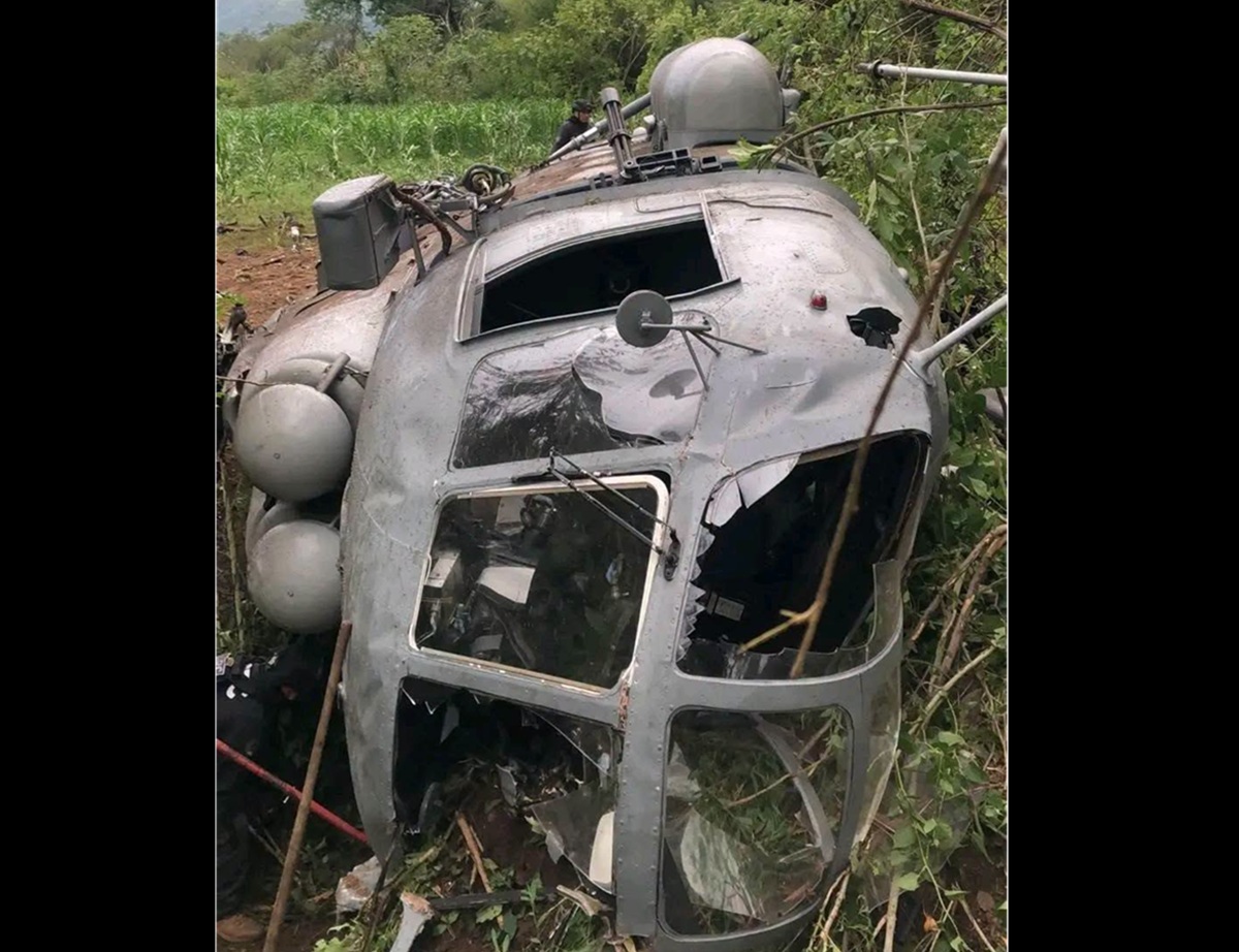 La caída controlada de un helicóptero de la Marina dejó tres marinos heridos.jpg